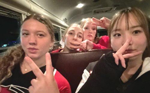 Momo�̃J���U�X�B(�A�����J)�ւ̍��Z��-���w-�̌��k �S������