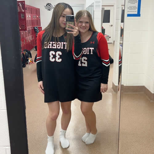 Momo�̃J���U�X�B(�A�����J)�ւ̍��Z��-���w-�̌��k �U������