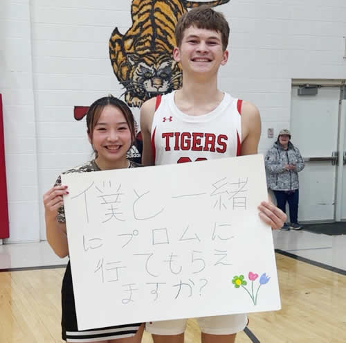 Momo�̃J���U�X�B(�A�����J)�ւ̍��Z��-���w-�̌��k �U������