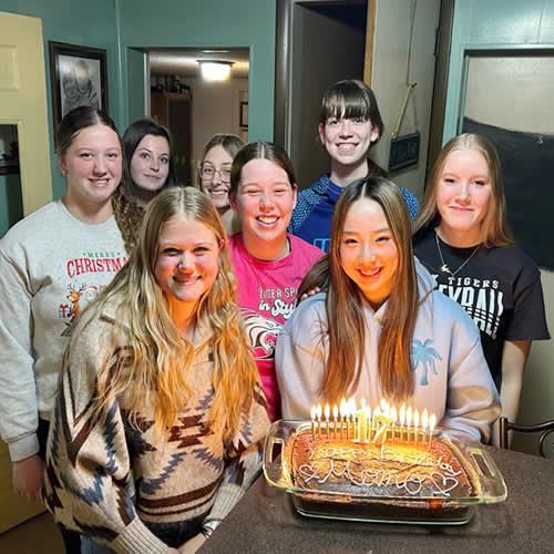 Momo�̃J���U�X�B(�A�����J)�ւ̍��Z��-���w-�̌��k �U������